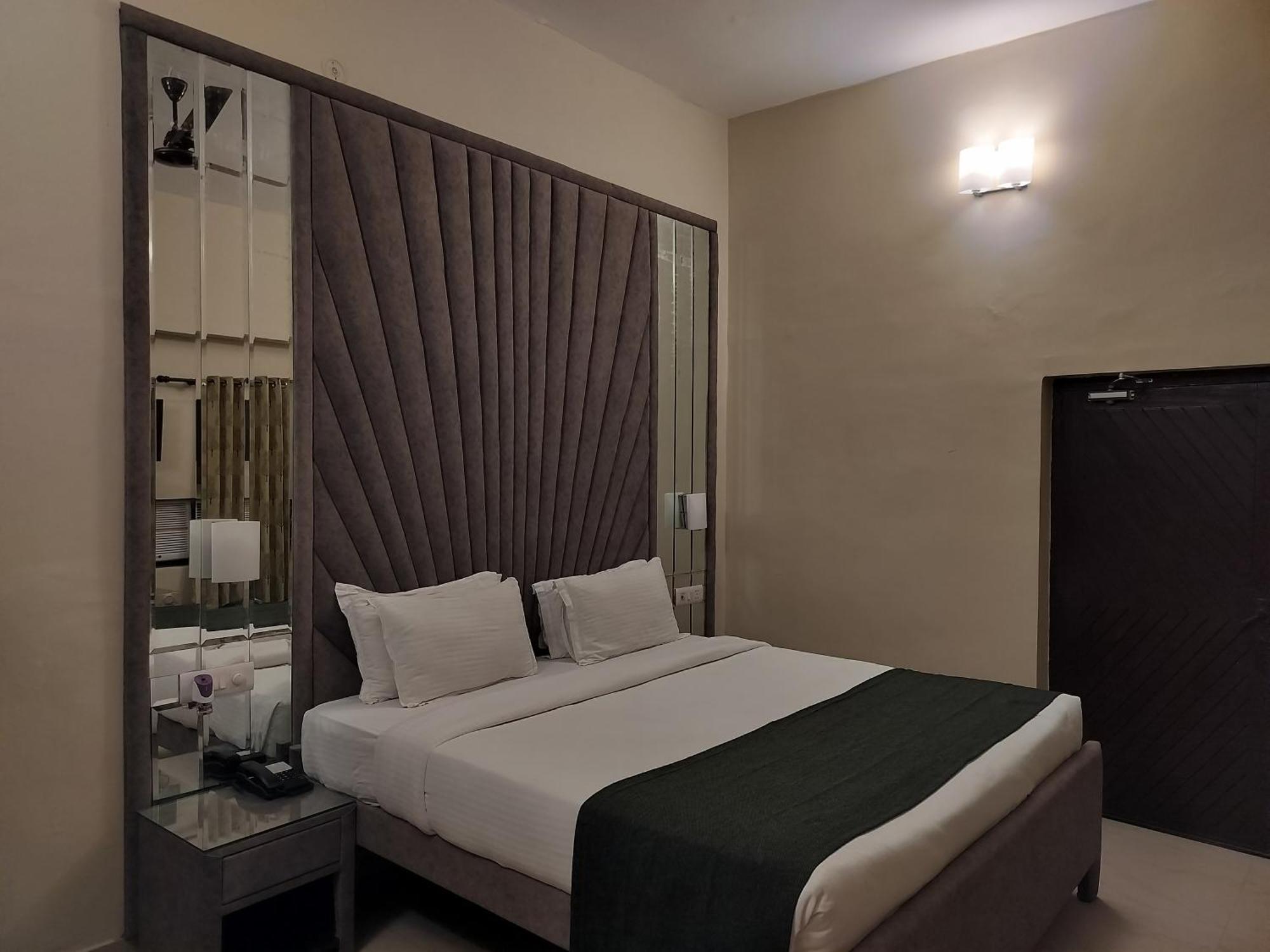Bel-La Monde Hotel "Riverside" - Jim Corbett Garjia Esterno foto
